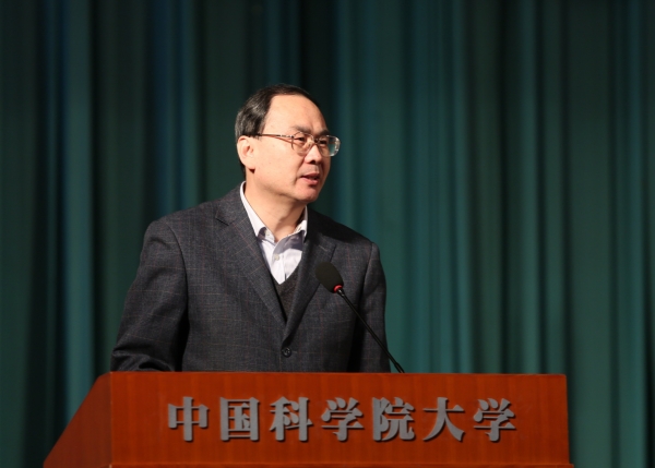 苏刚副校长主持离退休教职工新春团拜会  杨天鹏 摄